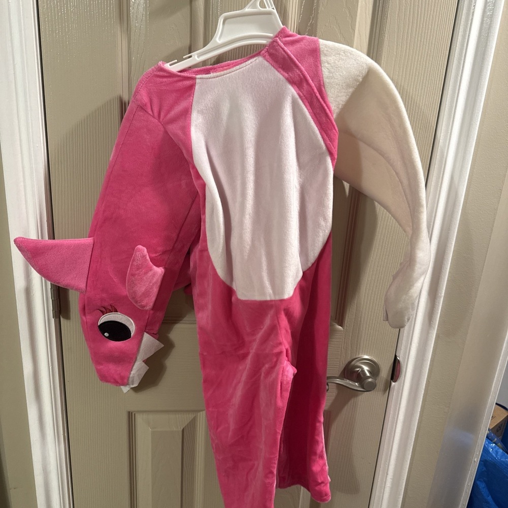 Pinkfong Baby Shark kids Costume! Size EXTRA SMALL shark hand plays the song